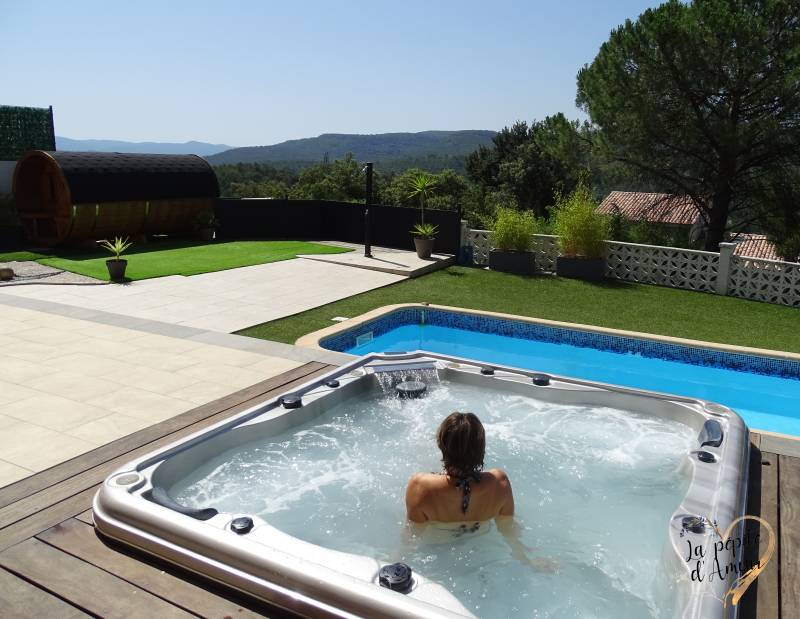 Week-end en amoureux avec spa privatif, sauna, séance de massages, piscine privée près de Marseille 13