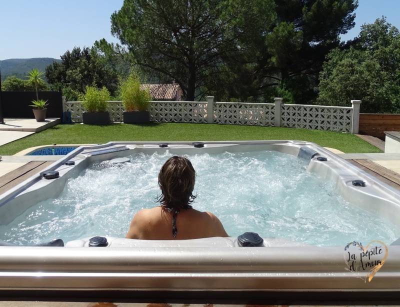 Location pour vacances en love room spa privatif, piscine privée, sauna, massages Sanary dans le Var