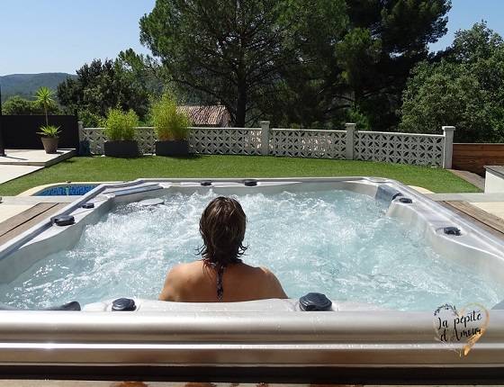 Vacances pour couple de sénior : spa privatif, sauna, piscine privée, séance de massage près de Nice 06